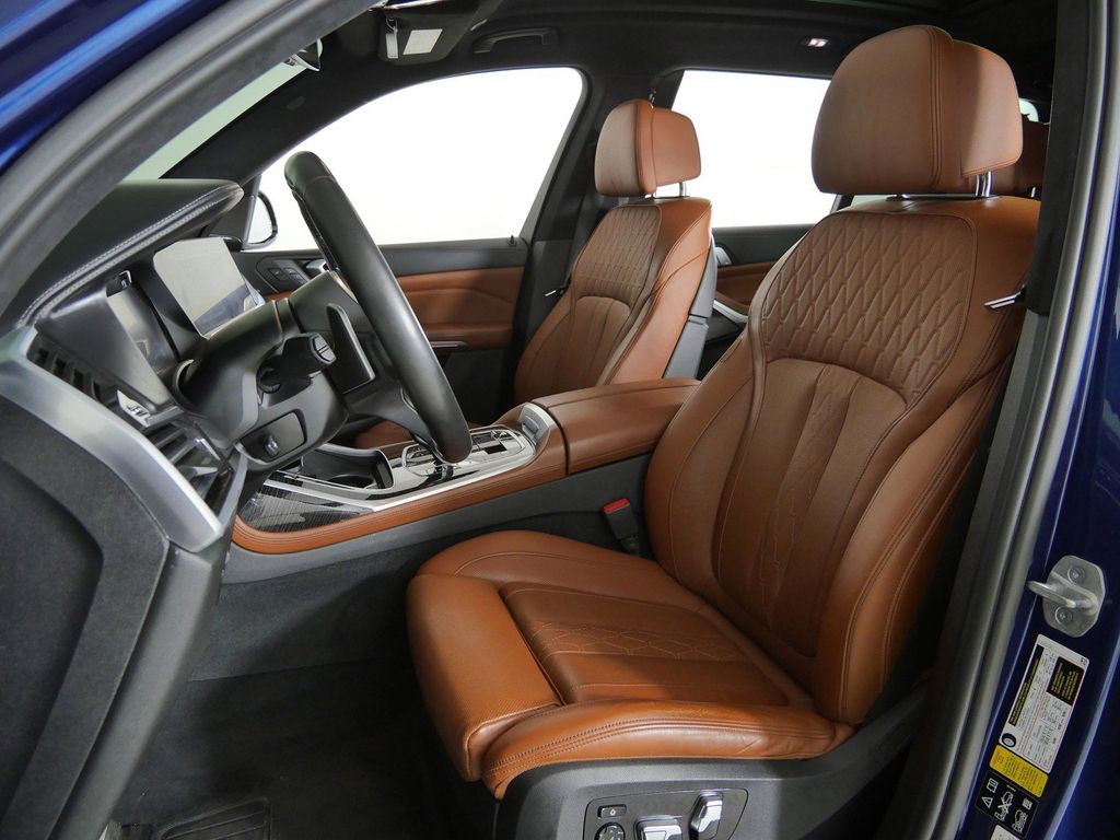 Thumbnail: 2021 BMW X7 - 39