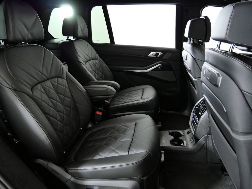 Thumbnail: 2026 BMW X7 - 29