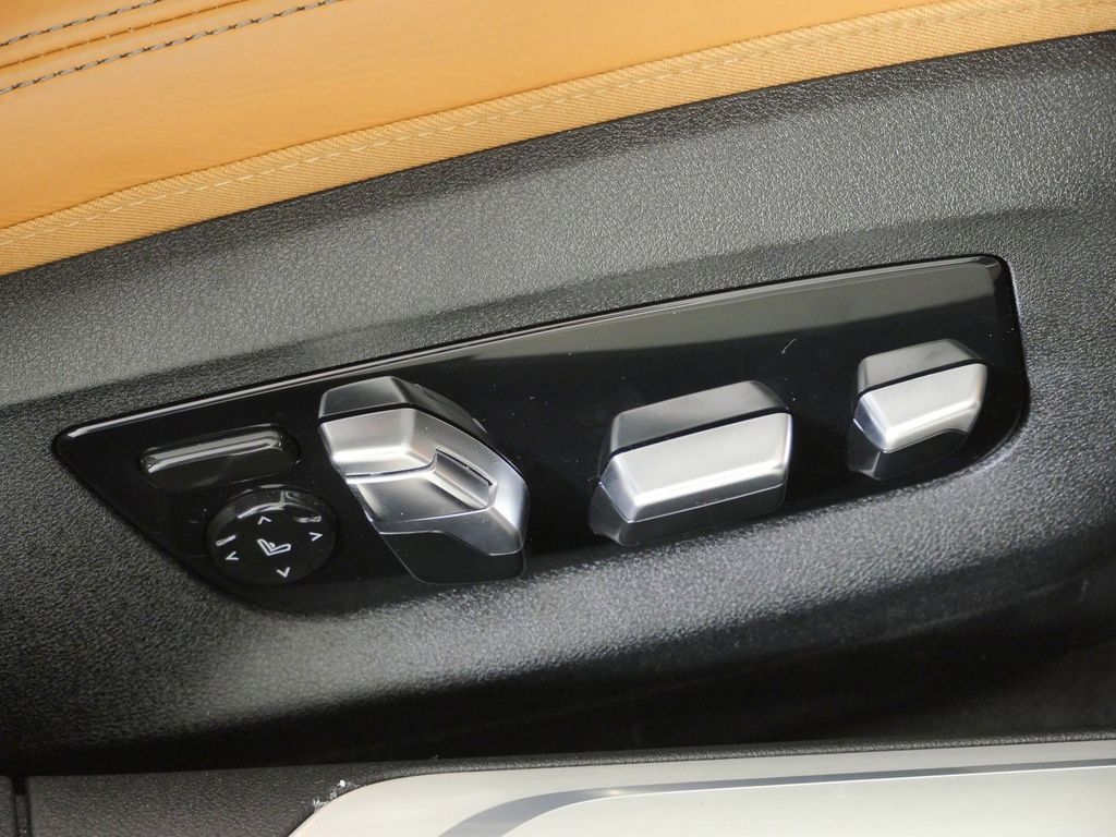 Thumbnail: 2022 BMW 7 Series - 26