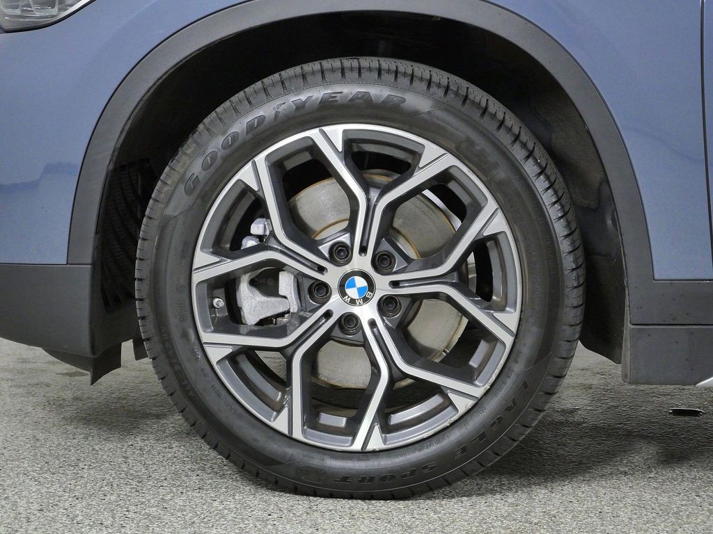 Thumbnail: 2021 BMW X1 - 16