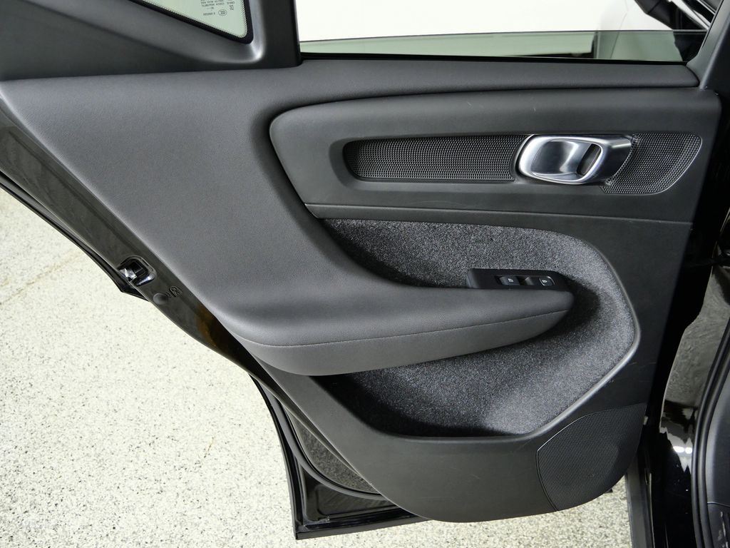 Thumbnail: 2021 Volvo XC40 - 30