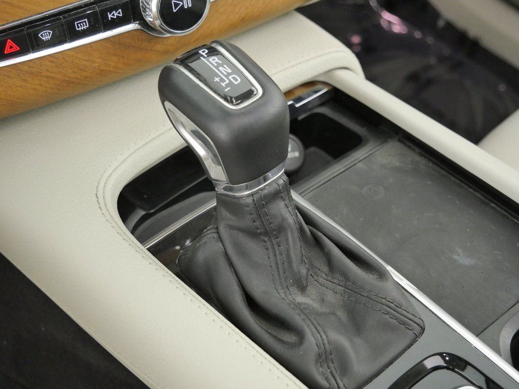 Thumbnail: 2022 Volvo XC90 - 46