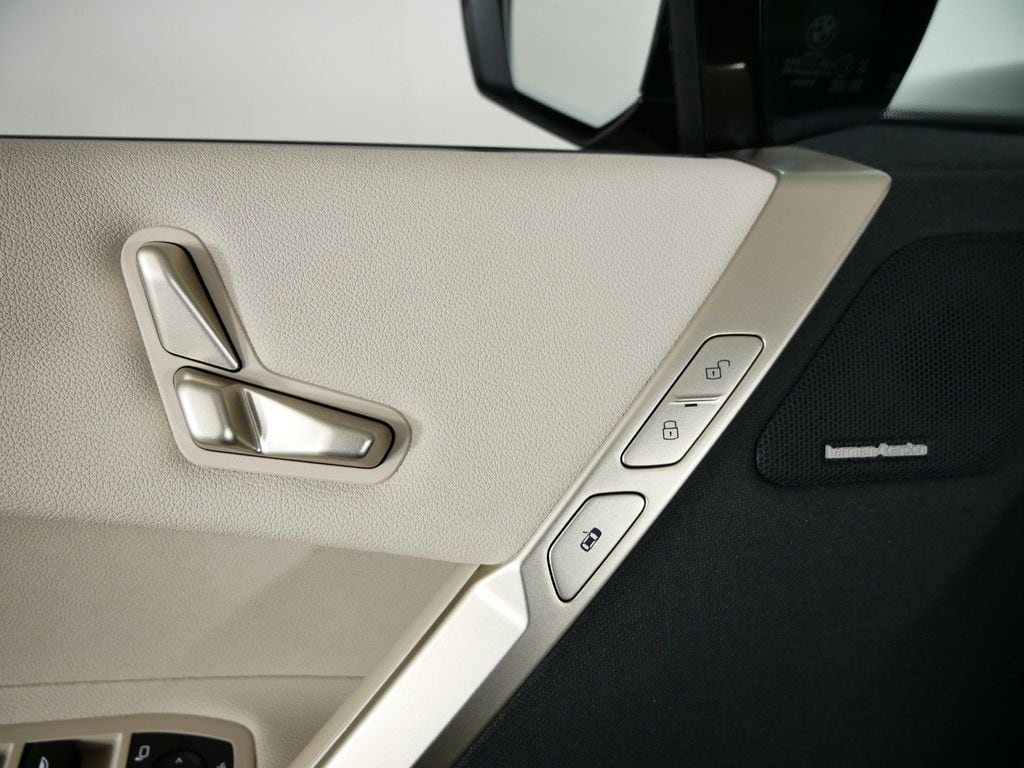 2025 BMW iX xDrive50 34