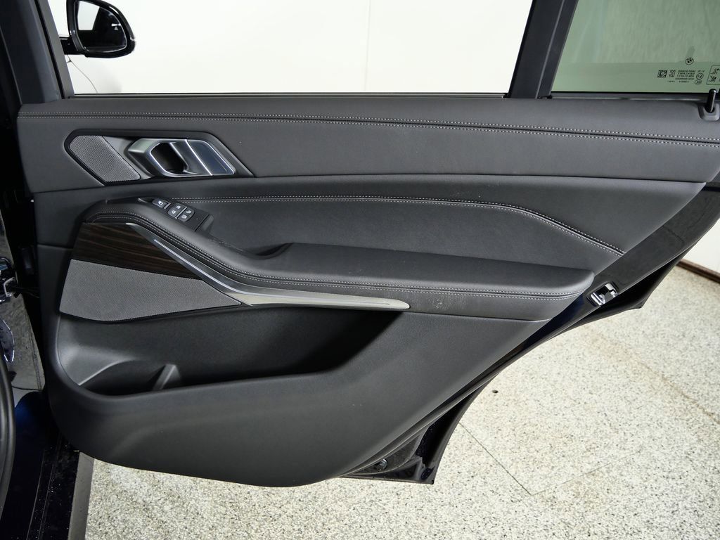 Thumbnail: 2026 BMW X7 - 27