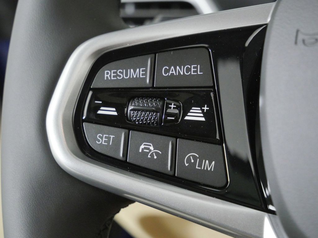 Thumbnail: 2026 BMW i4 - 40