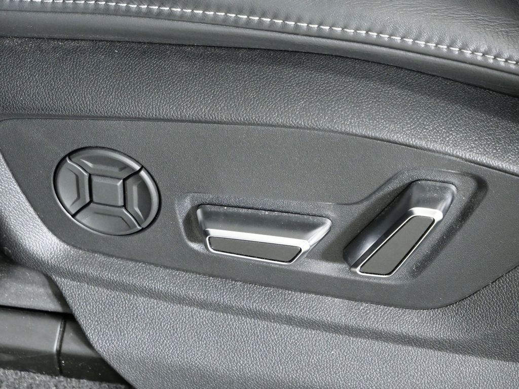 Thumbnail: 2023 Audi SQ8 - 37