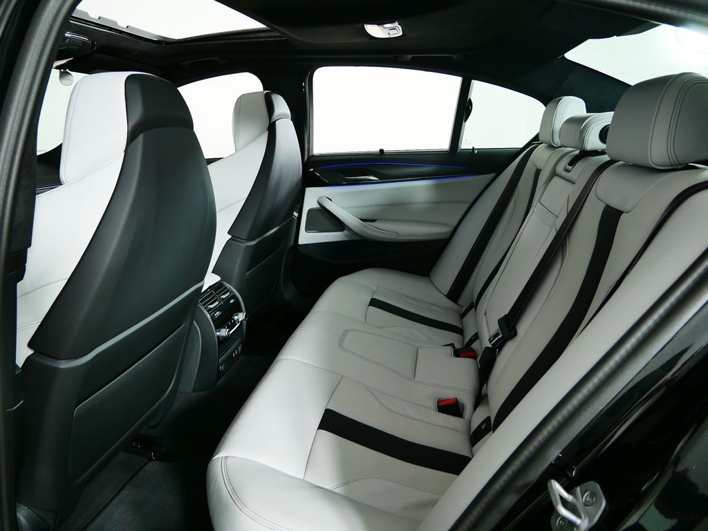 Thumbnail: 2023 BMW M5 - 28