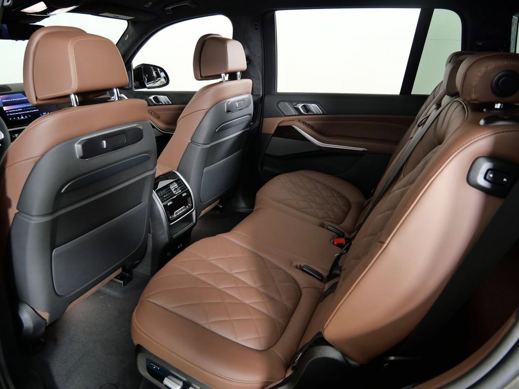 Thumbnail: 2026 BMW X7 - 36