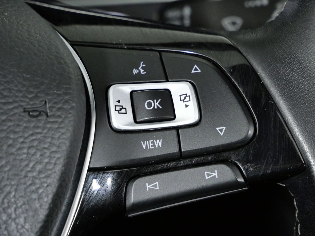 Thumbnail: 2021 Volkswagen Tiguan - 42