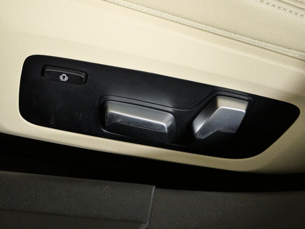 Thumbnail: 2019 BMW 3 Series - 38