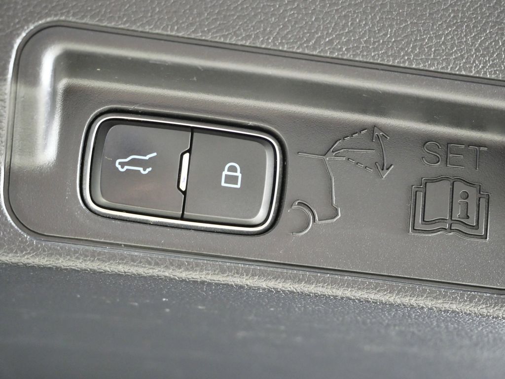 Thumbnail: 2020 Ford Explorer - 32