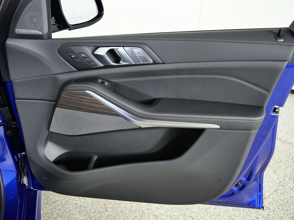 Thumbnail: 2026 BMW X7 - 19