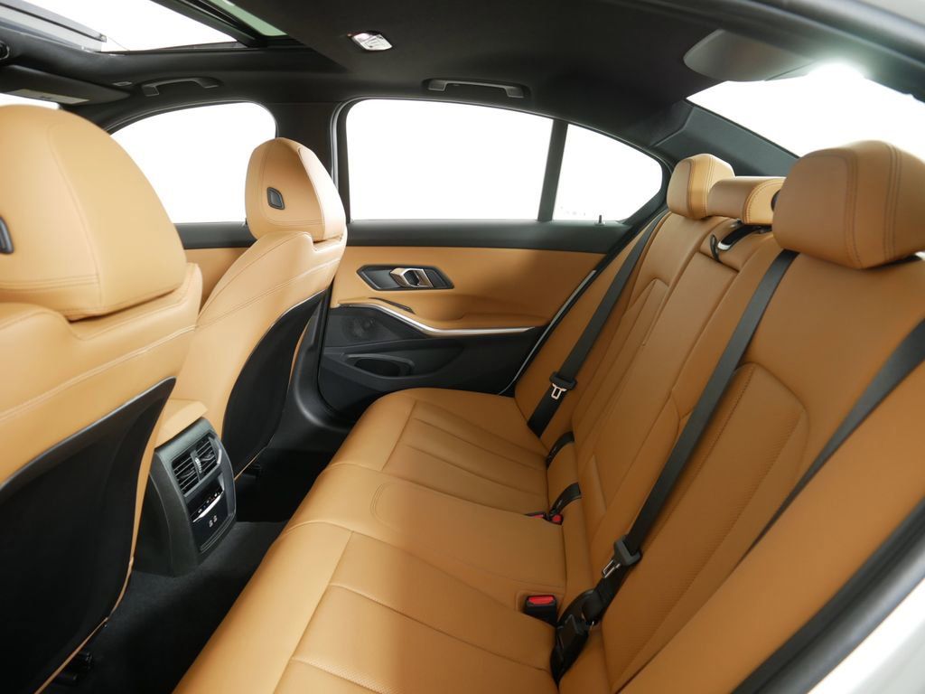 Thumbnail: 2025 BMW 3 Series - 28