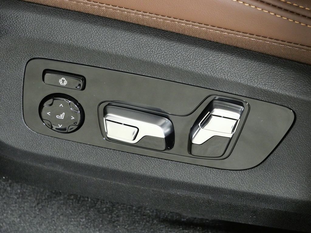 Thumbnail: 2026 BMW X7 - 42