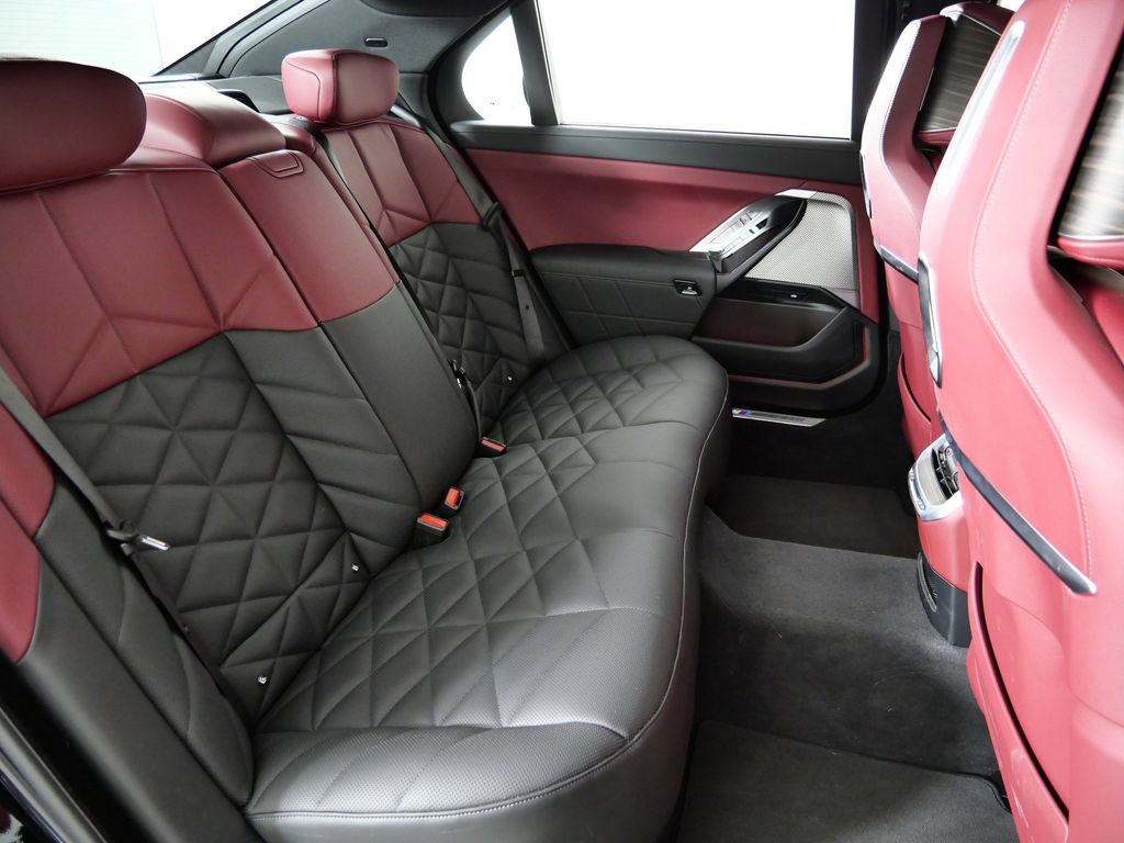 Thumbnail: 2025 BMW 7 Series - 28