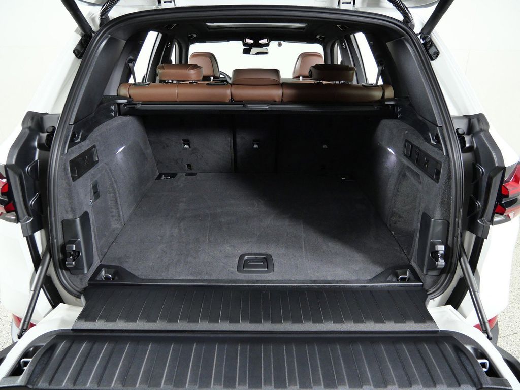 Thumbnail: 2026 BMW X5 - 27