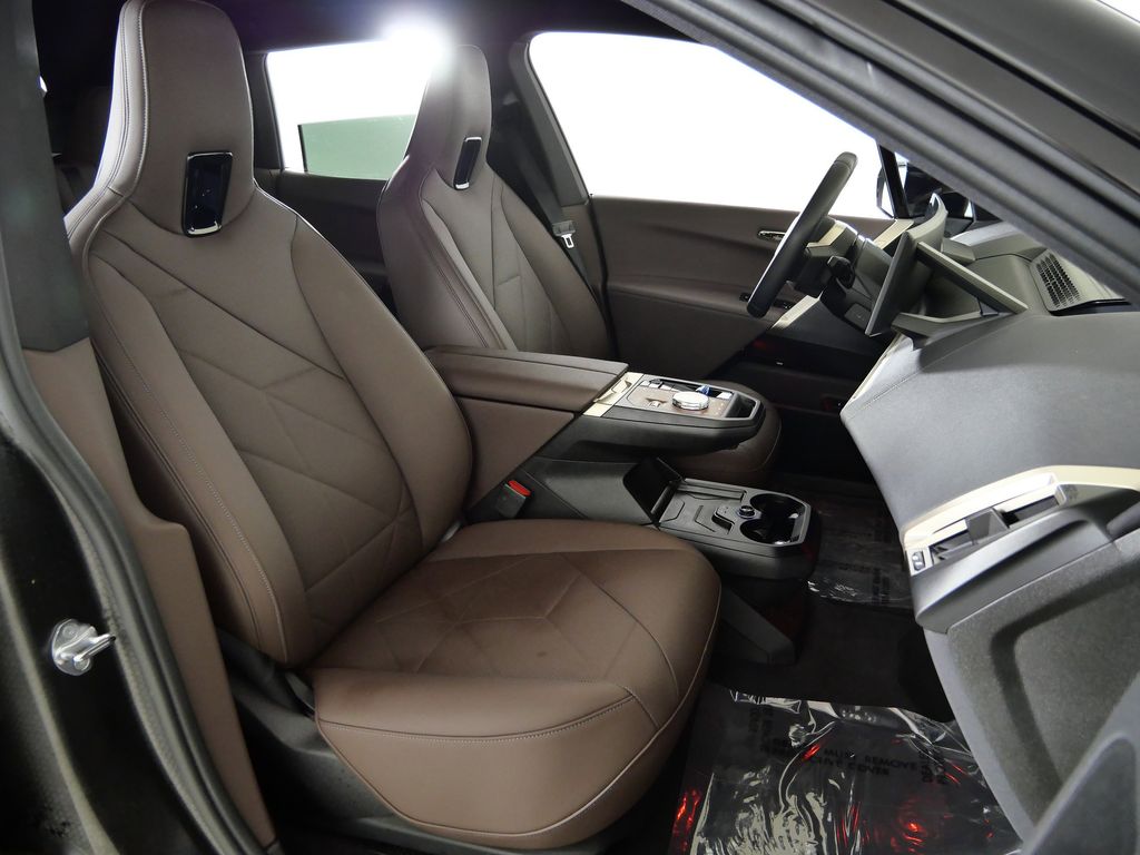 Thumbnail: 2023 BMW iX - 27