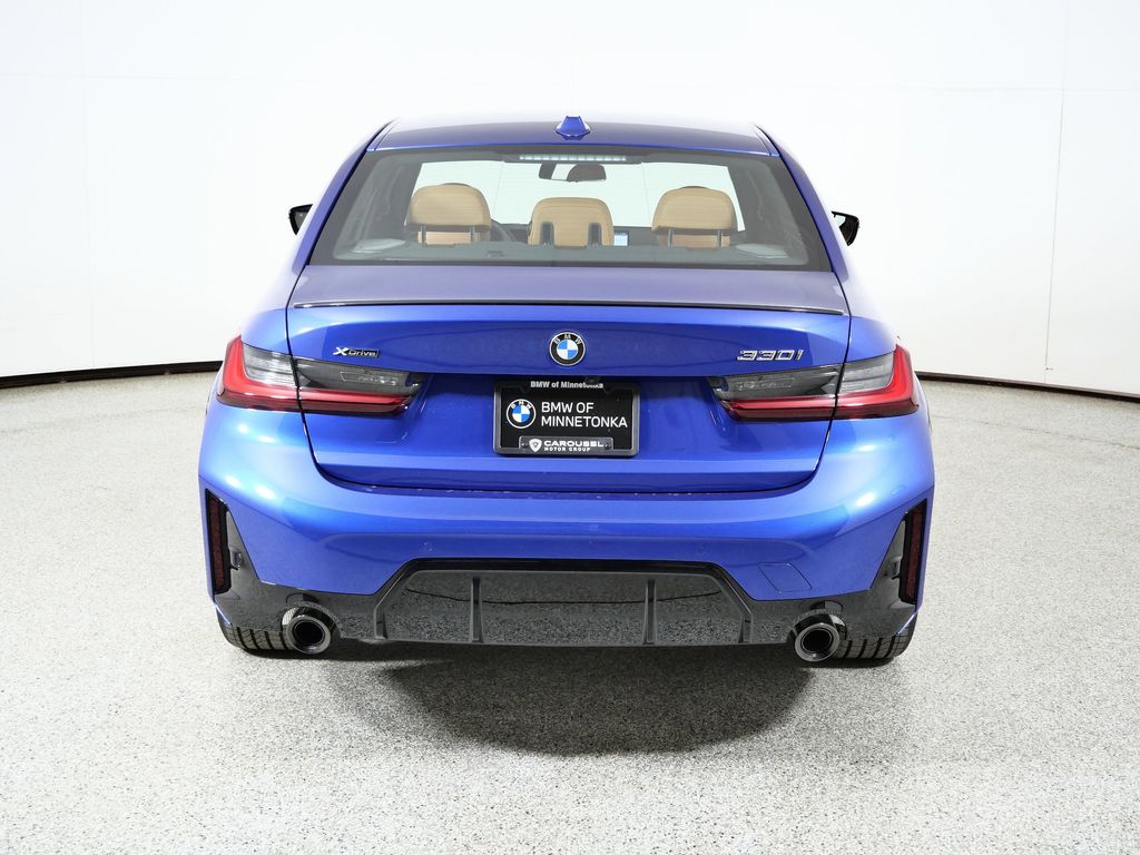 Thumbnail: 2026 BMW 3 Series - 10