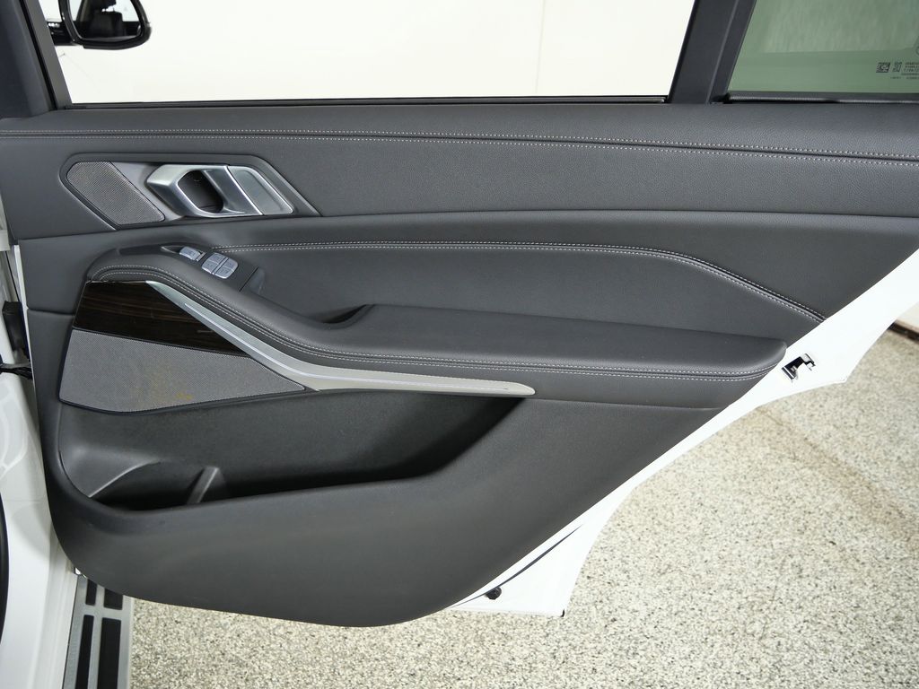 Thumbnail: 2019 BMW X7 - 25