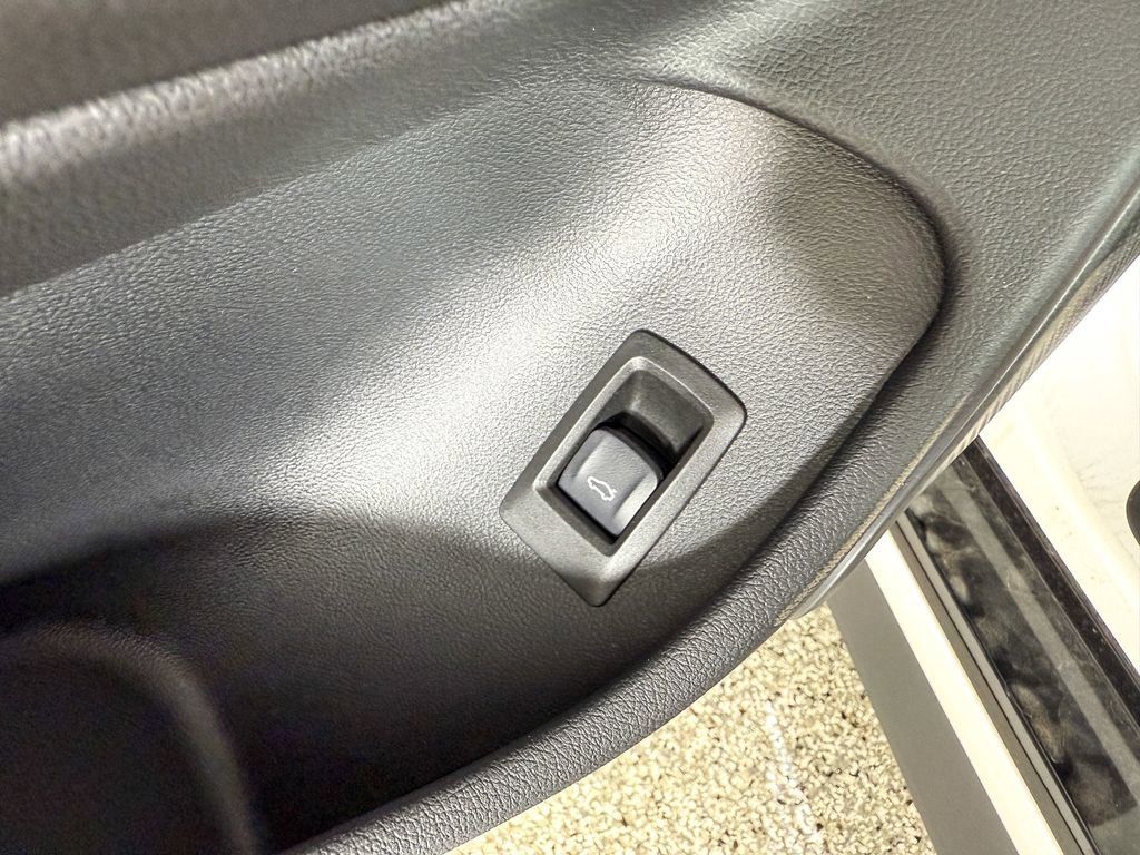 Thumbnail: 2025 BMW i4 - 38