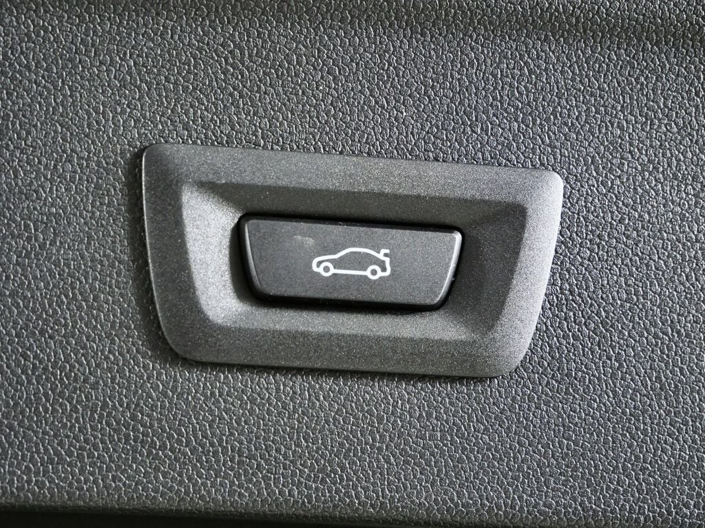 Thumbnail: 2026 BMW iX - 28