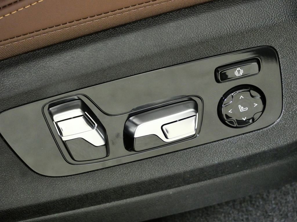 Thumbnail: 2026 BMW X7 - 23