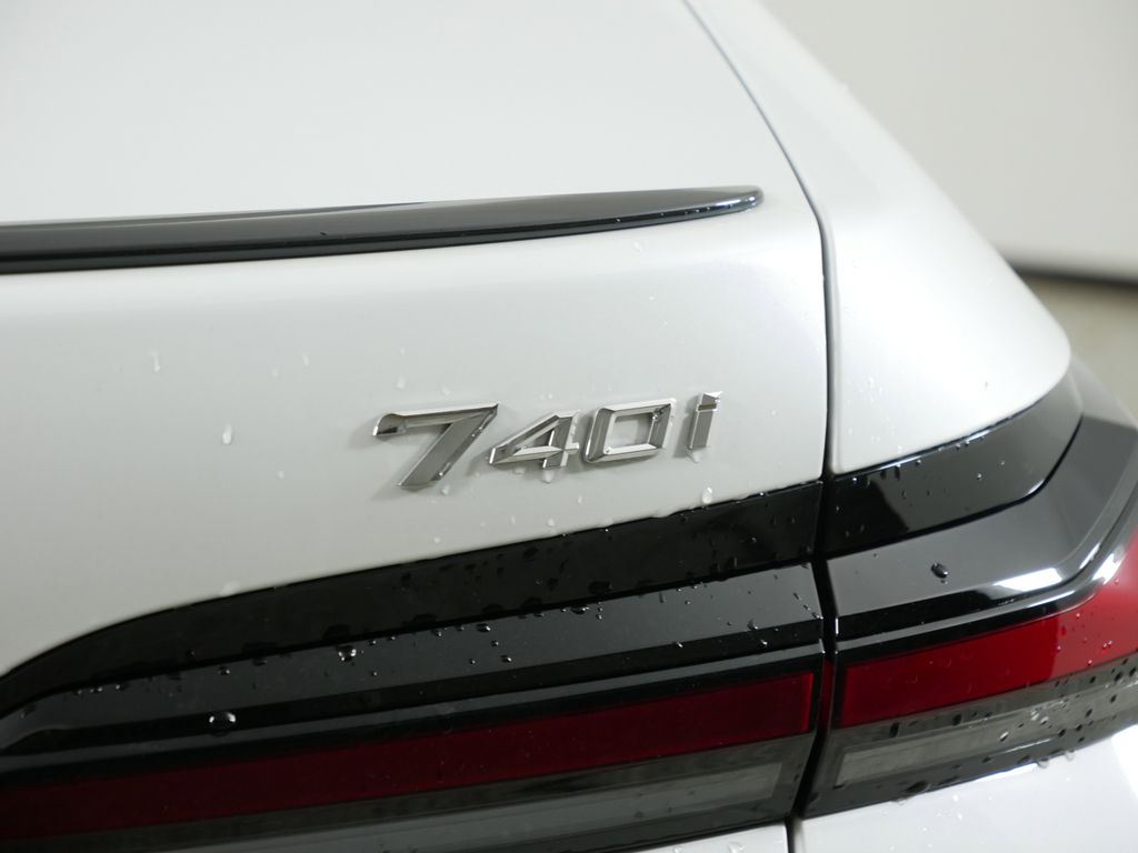 Thumbnail: 2025 BMW 7 Series - 11