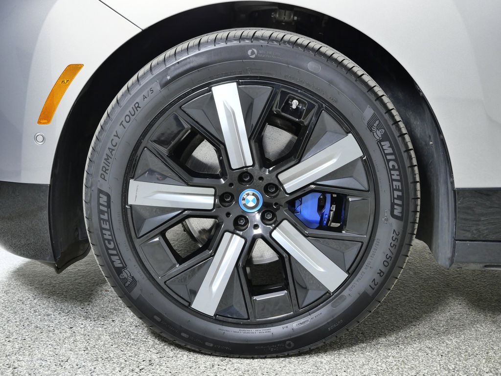 Thumbnail: 2023 BMW iX - 21