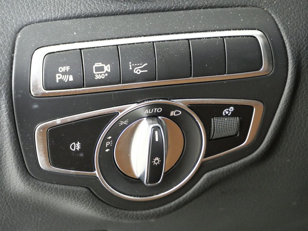 Thumbnail: 2019 Mercedes-Benz GLC - 38