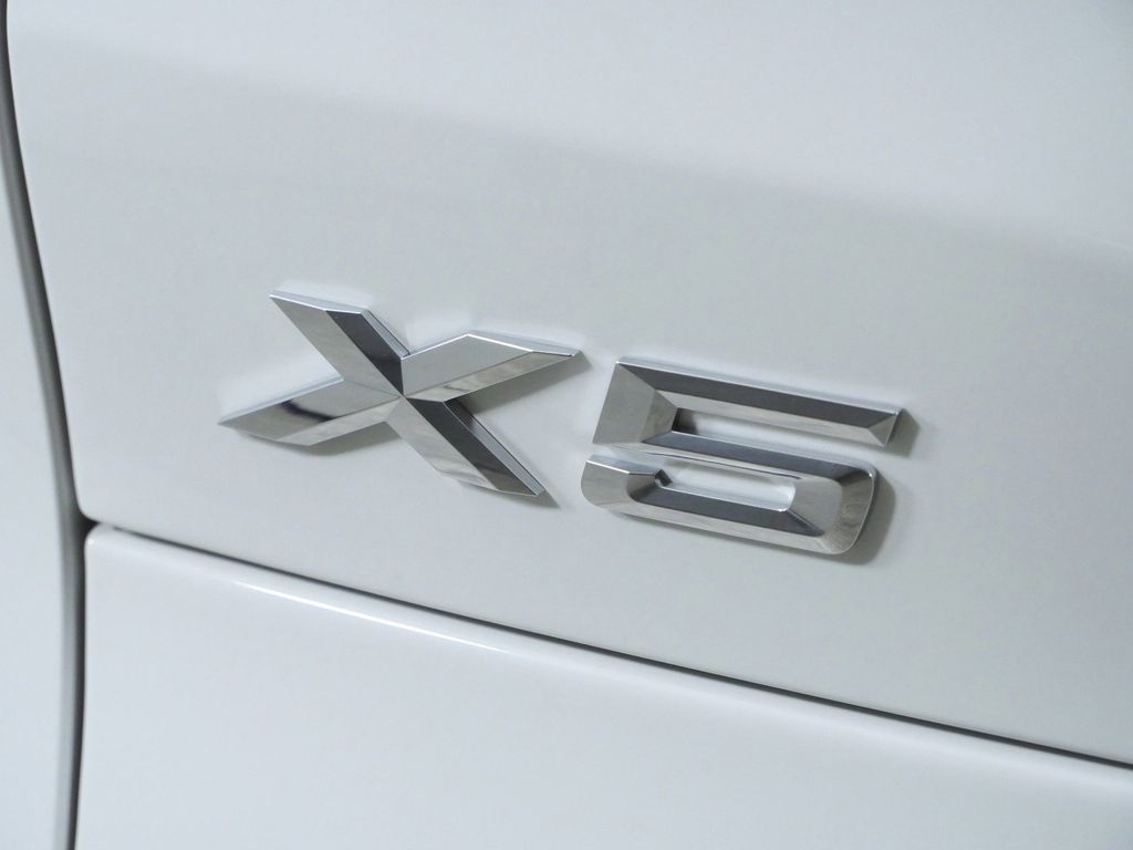 Thumbnail: 2026 BMW X5 - 13