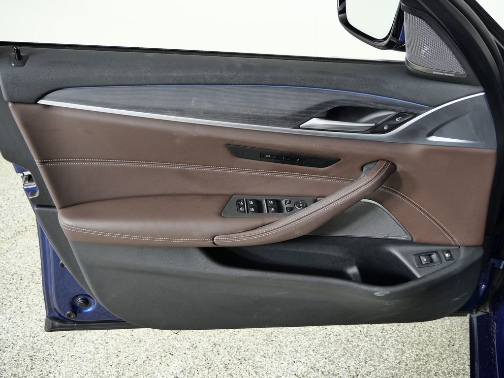 Thumbnail: 2023 BMW 5 Series - 37