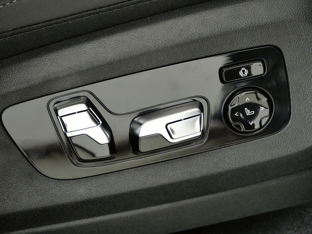 Thumbnail: 2026 BMW X7 - 22