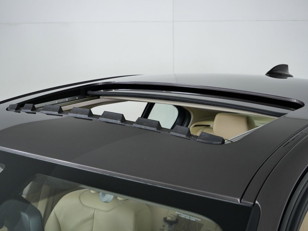 Thumbnail: 2015 BMW 3 Series - 19