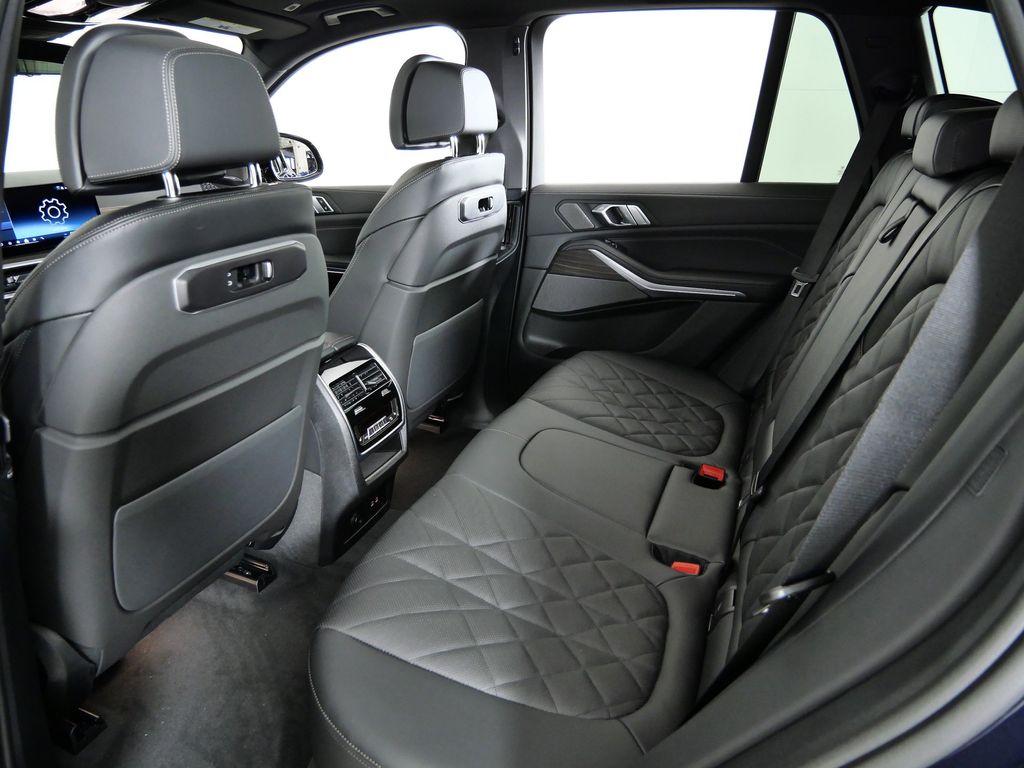 Thumbnail: 2026 BMW X5 - 32