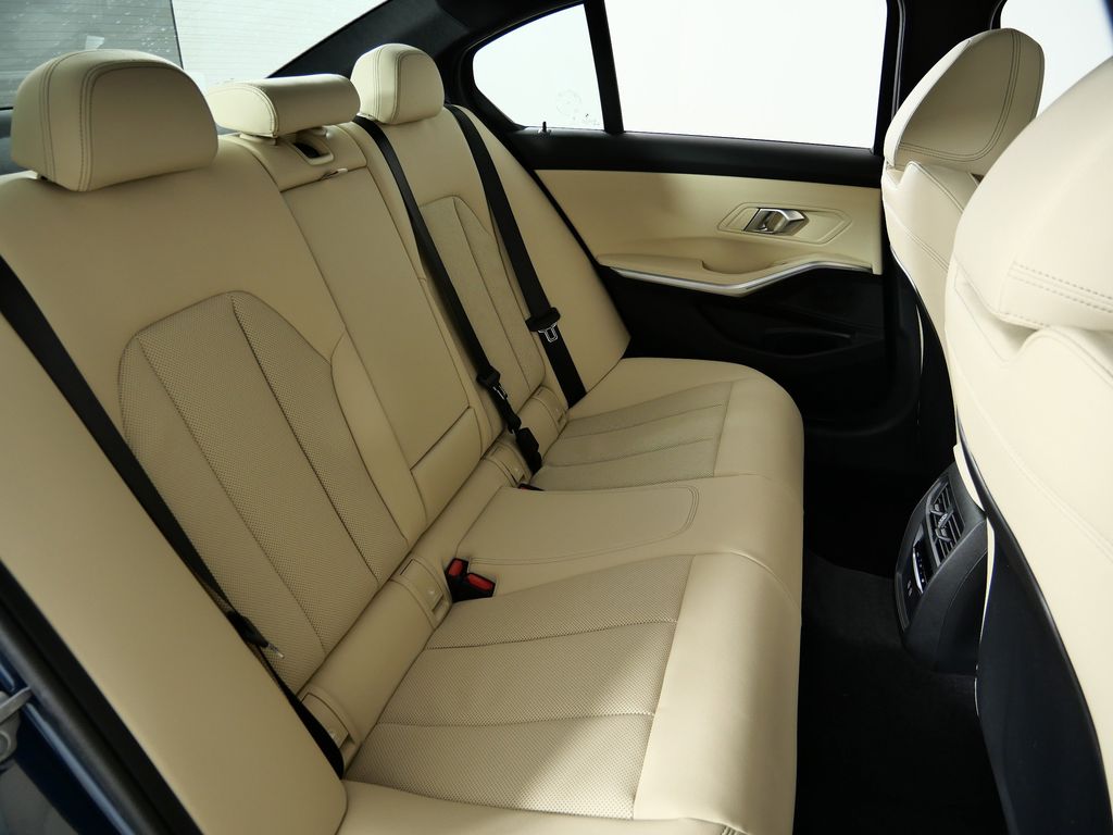 Thumbnail: 2026 BMW 3 Series - 26