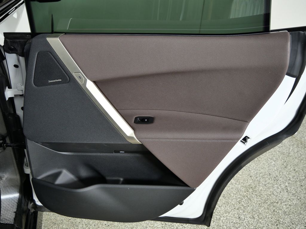 Thumbnail: 2023 BMW iX - 29