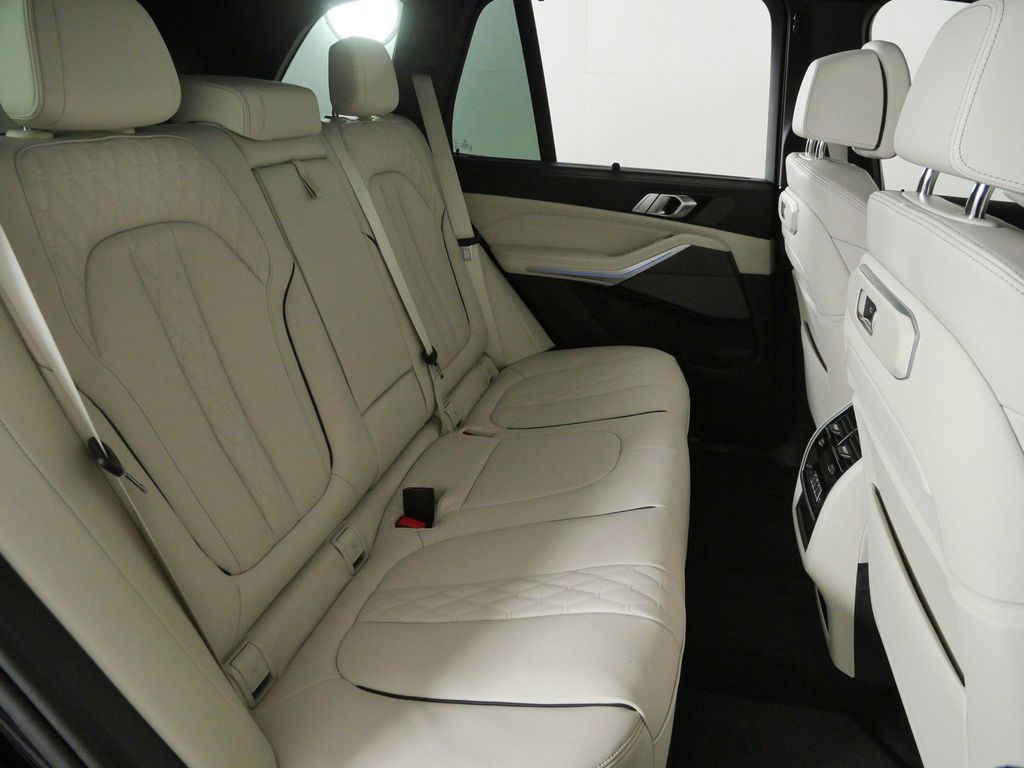 Thumbnail: 2026 BMW X5 - 27