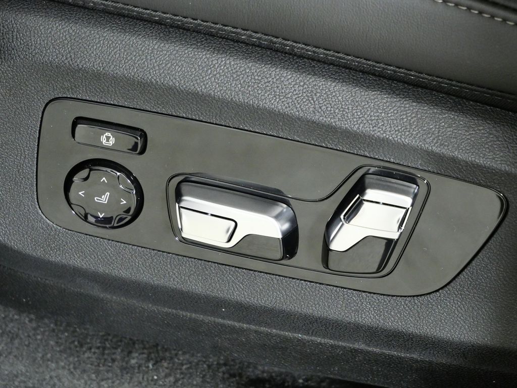 Thumbnail: 2026 BMW X7 - 40