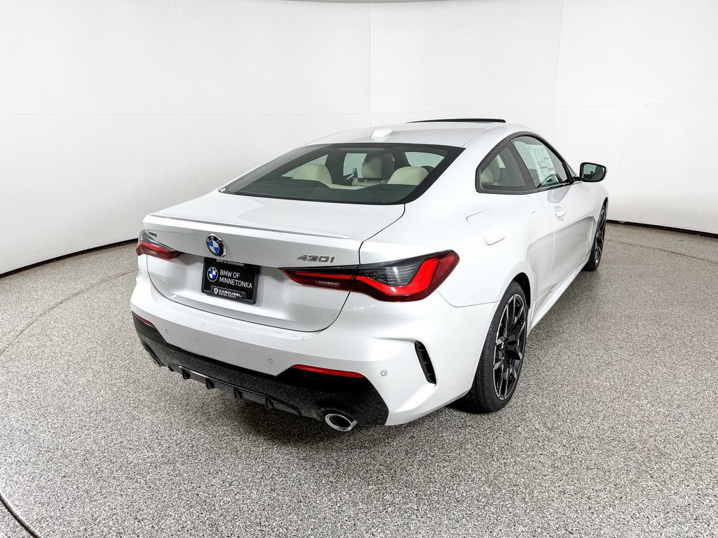 Thumbnail: 2026 BMW 4 Series - 4