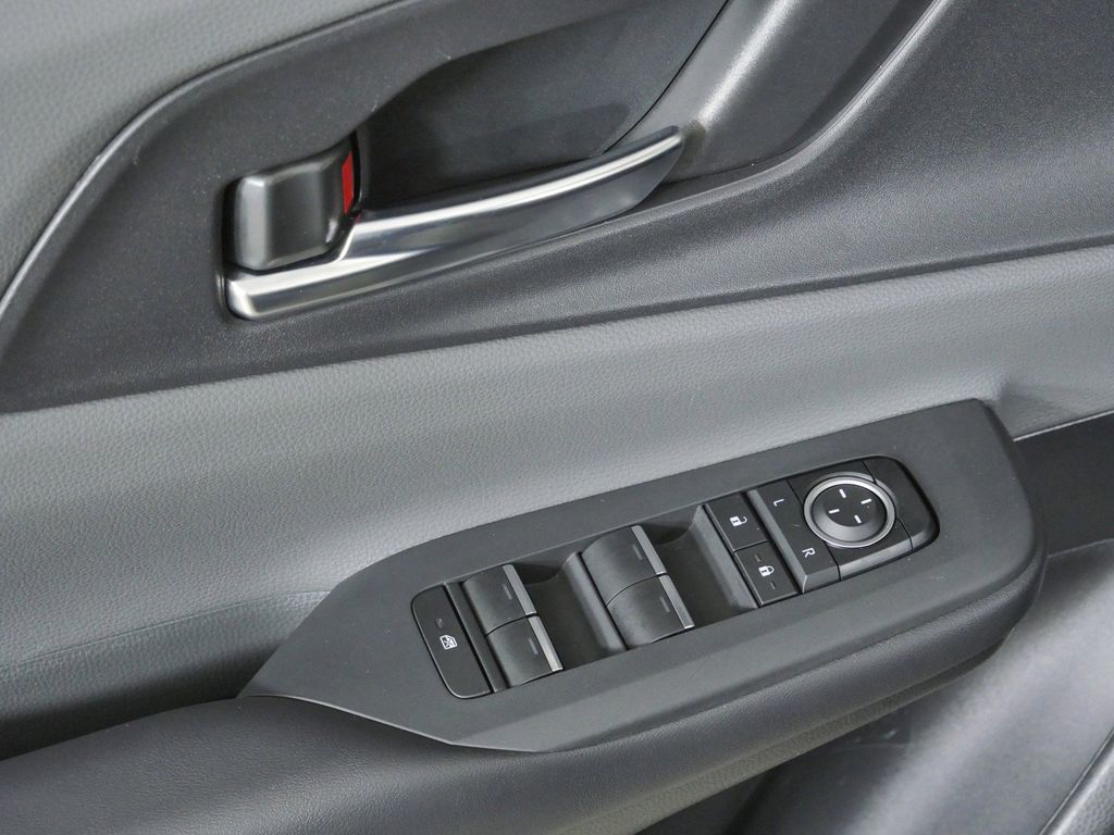 Thumbnail: 2024 Toyota Prius - 33