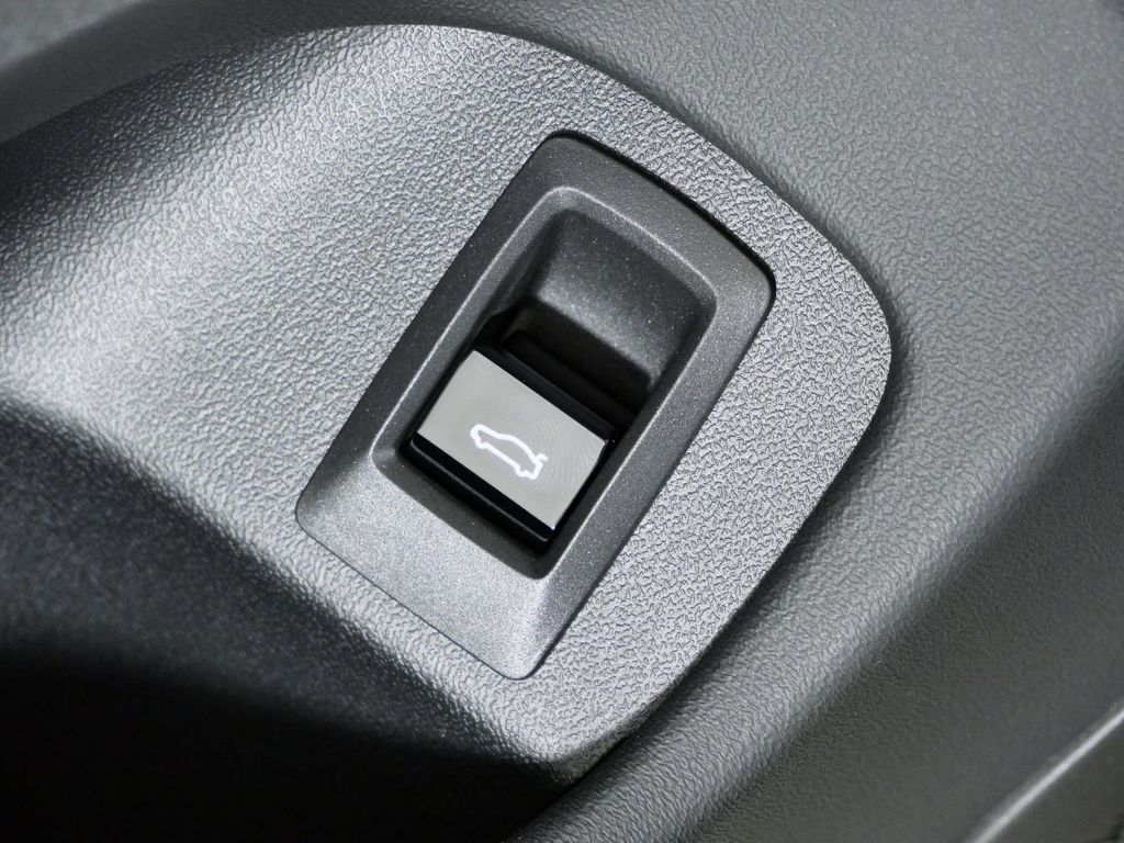 Thumbnail: 2026 BMW 5 Series - 36