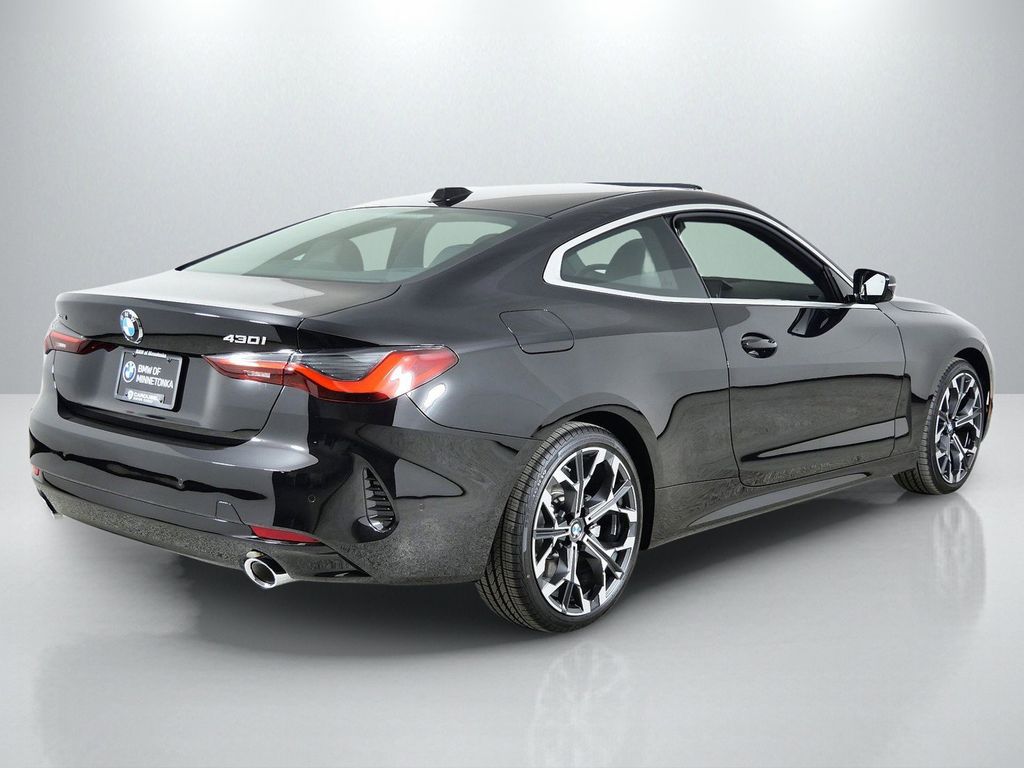 Thumbnail: 2025 BMW 4 Series - 9