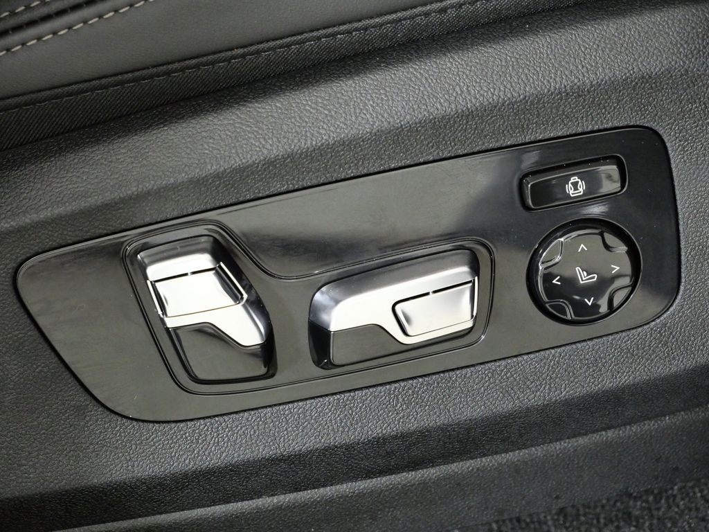 Thumbnail: 2025 BMW X7 - 27
