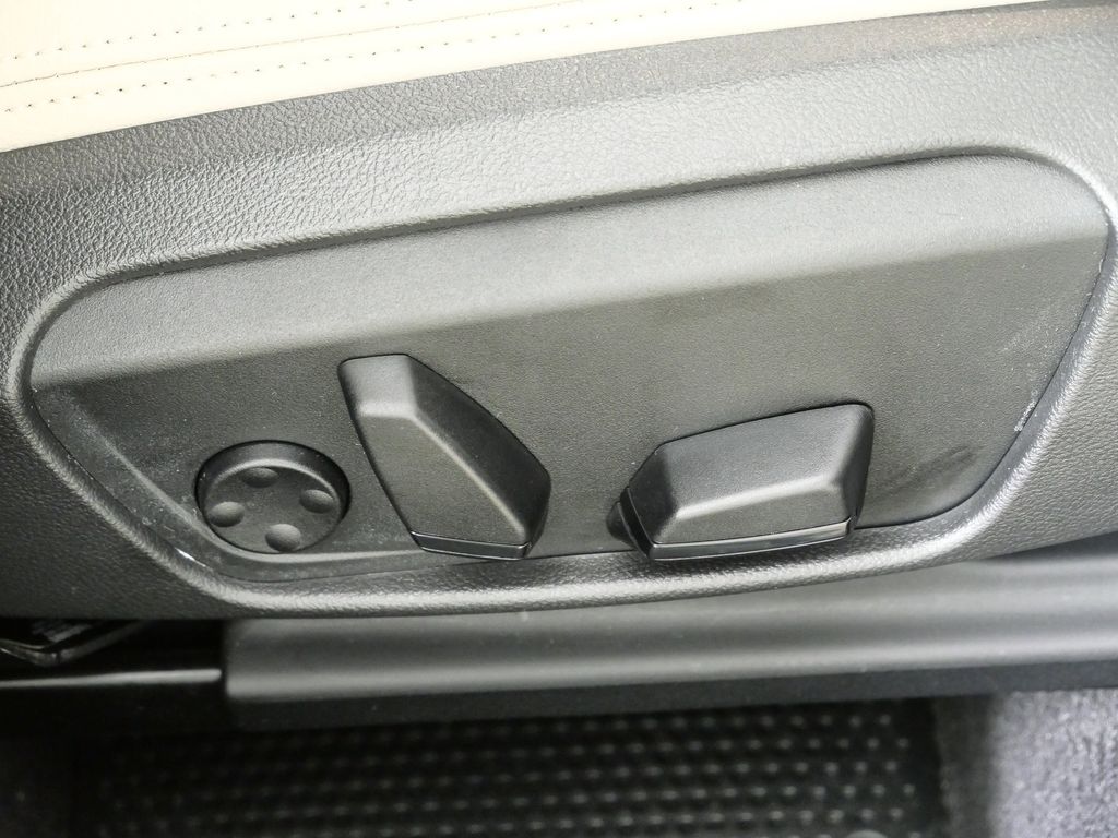 Thumbnail: 2022 BMW X1 - 23