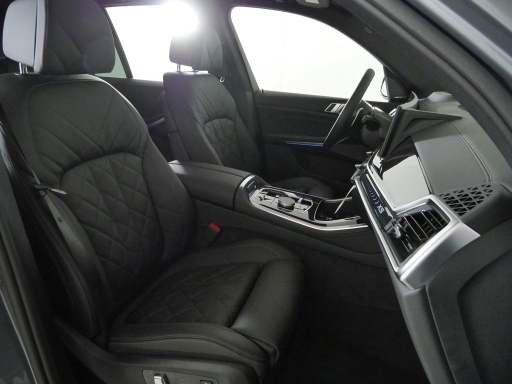 Thumbnail: 2026 BMW X5 - 21