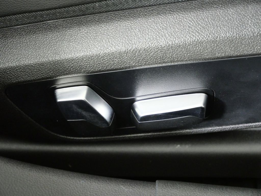 Thumbnail: 2023 BMW 3 Series - 27