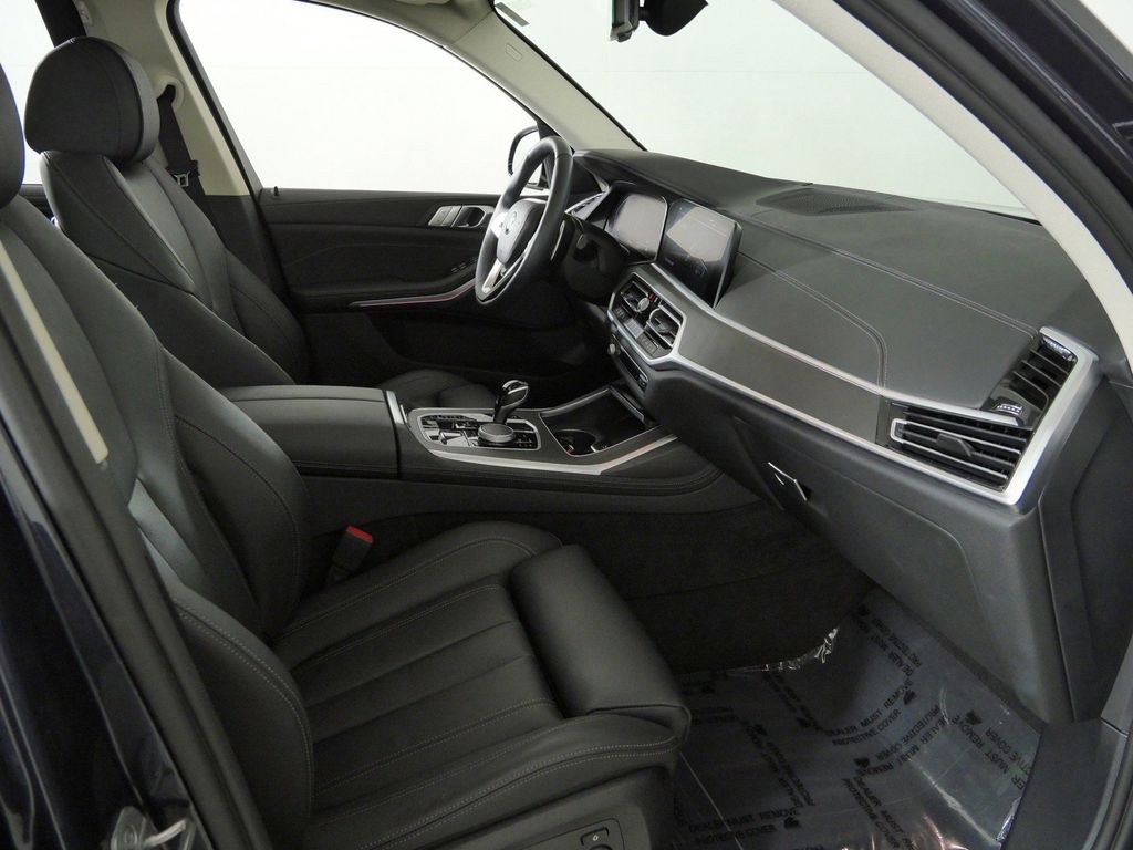 Thumbnail: 2022 BMW X7 - 24