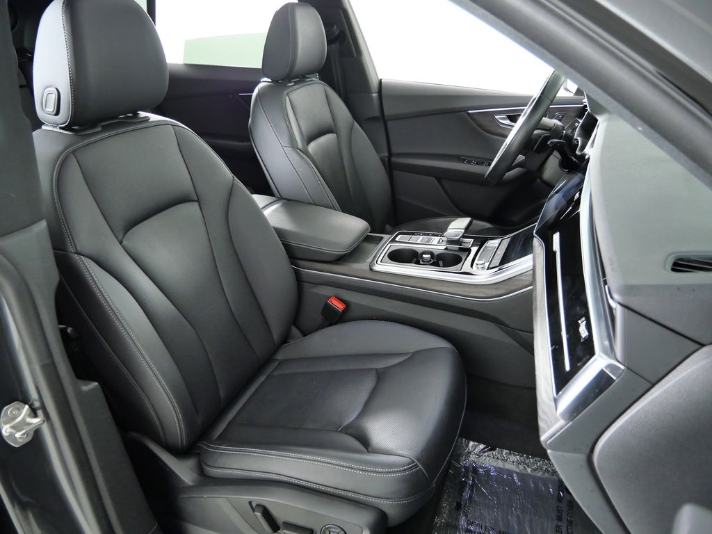 Thumbnail: 2020 Audi Q8 - 22