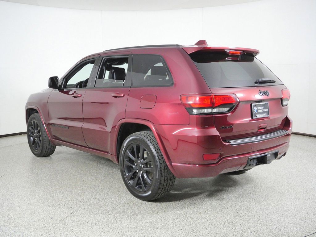 Thumbnail: 2017 Jeep Grand Cherokee - 14