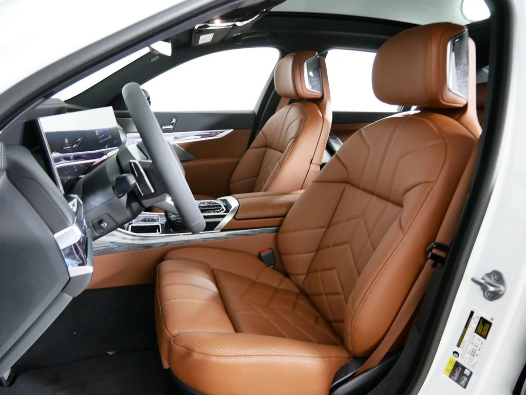 Thumbnail: 2024 BMW i7 - 31